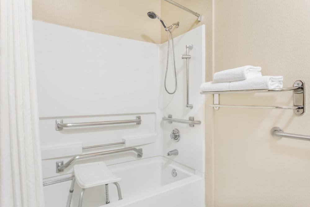 Queen Room with Two Queen Beds - Disability Access - Non Smoking interior